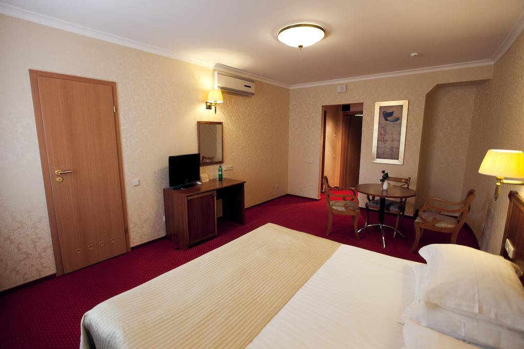 Delice Hotel Lviv Kültér fotó