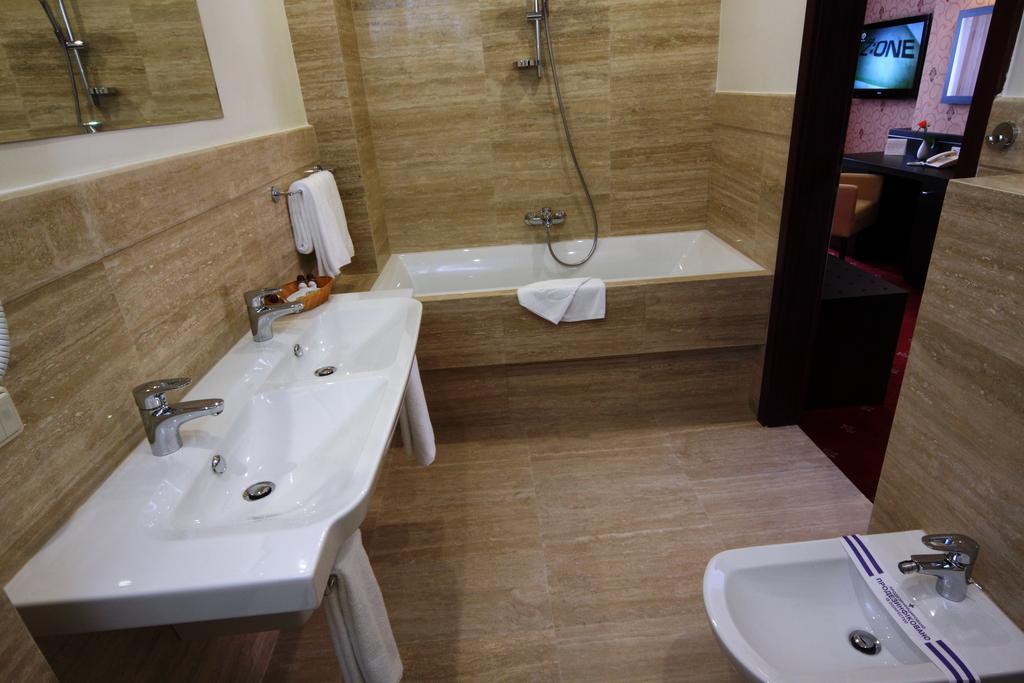 Delice Hotel Lviv Kültér fotó