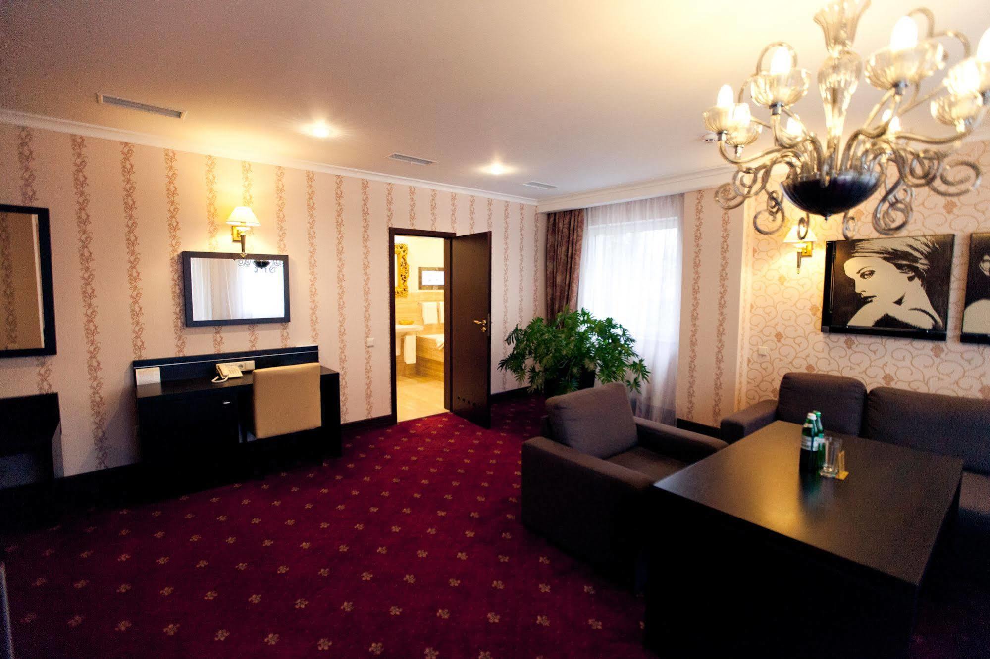 Delice Hotel Lviv Kültér fotó