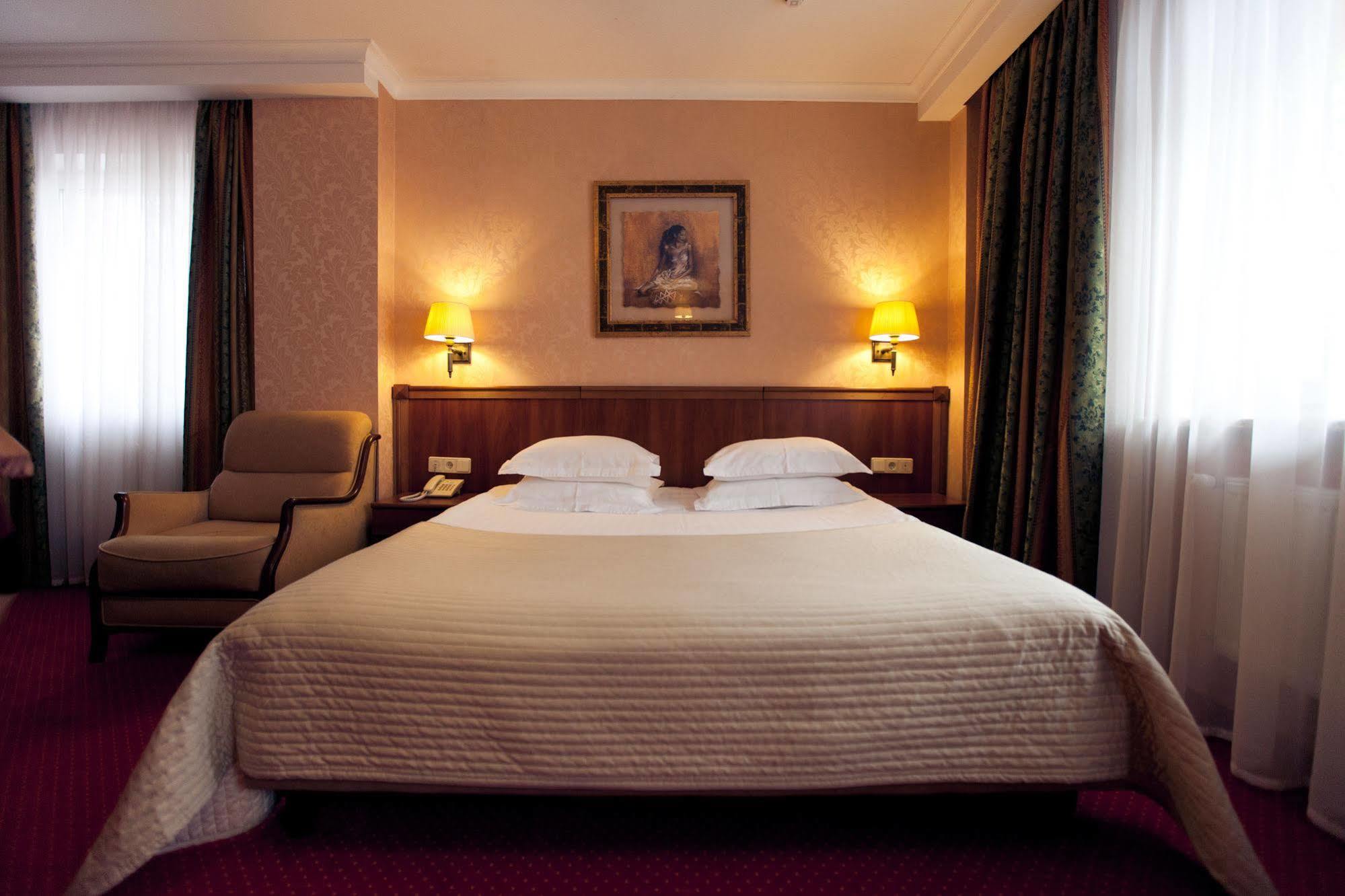 Delice Hotel Lviv Kültér fotó