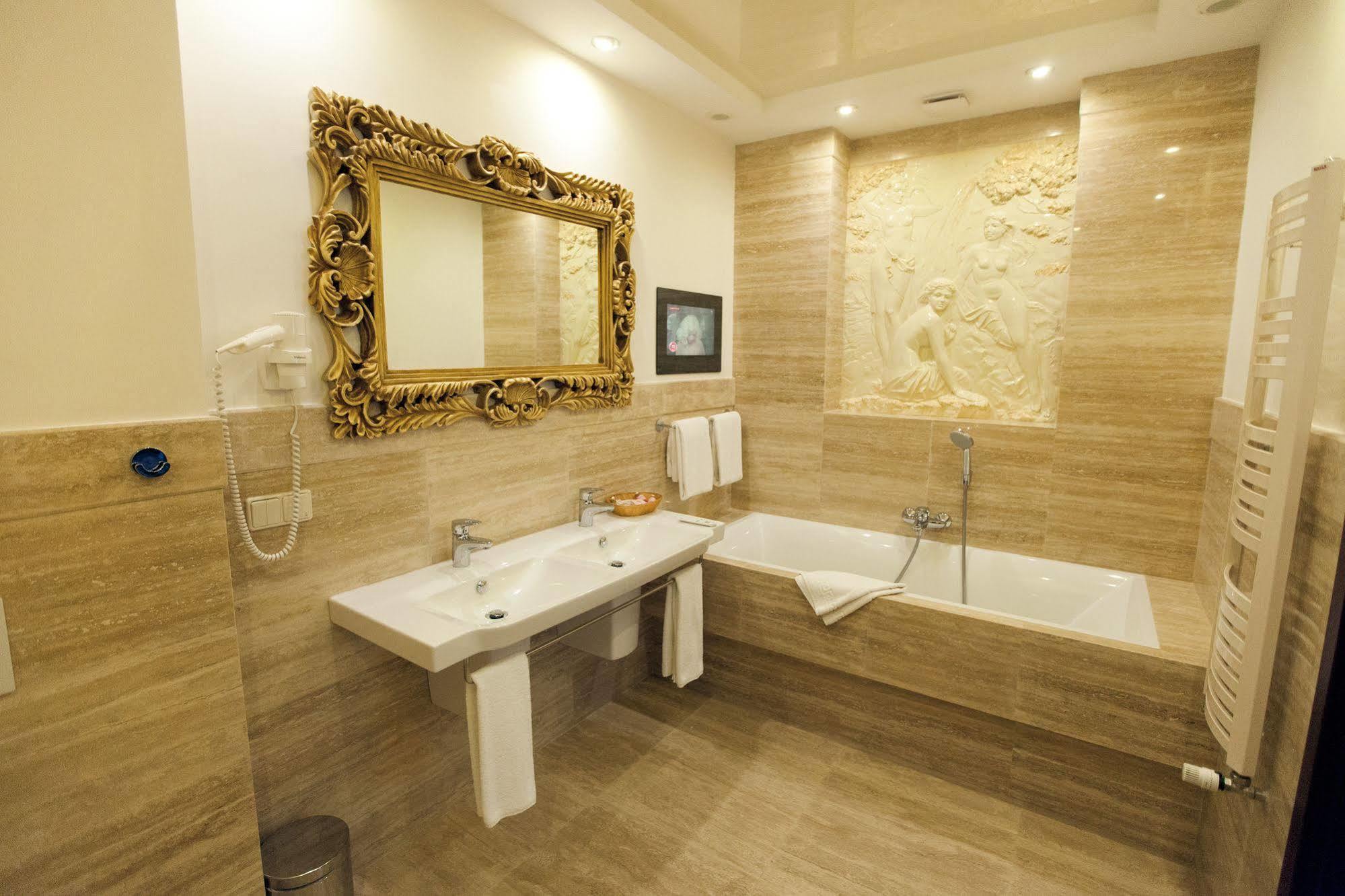 Delice Hotel Lviv Kültér fotó