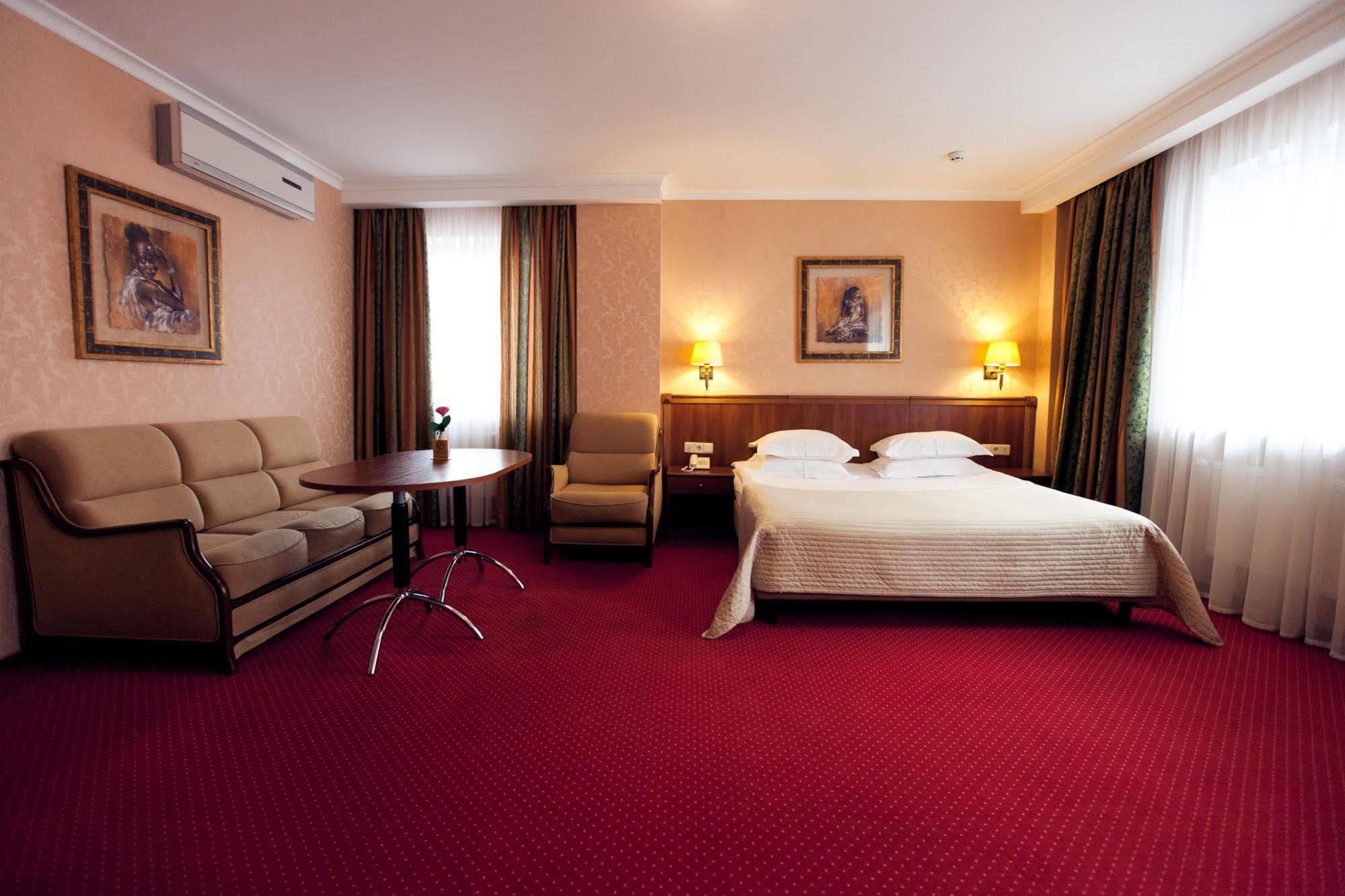 Delice Hotel Lviv Kültér fotó